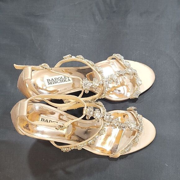 BRAND NEW BADGLEY MISCHKA JEWELED T-STRAP WOMEN"S SANDALS - Picture 11 of 16